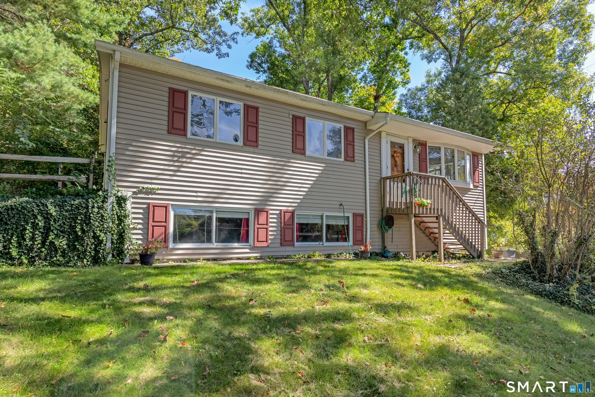 126 Luna Trail Southbury CT 06488 — Ranch home for sale, 3 bed 1 bath 1040 sqft on .46 acres, listed at $459,000
