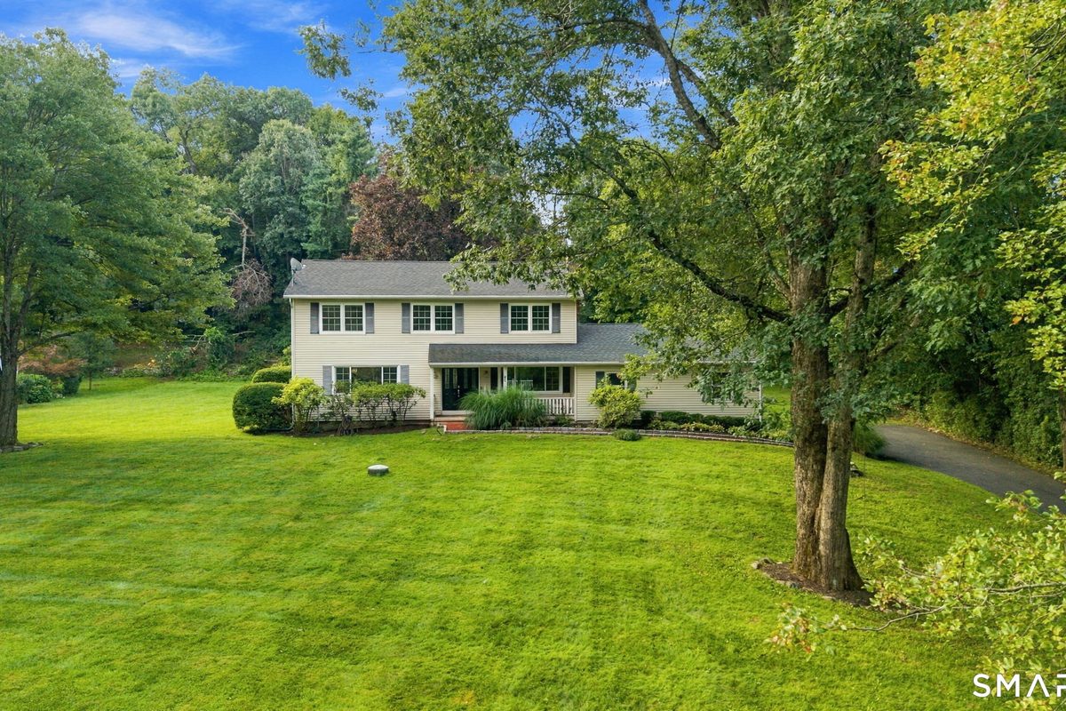 43 Pond Crest Road Danbury CT 06811 -- 4 bed 3 bath colonial for sale, 3231 sqft with in-ground pool
