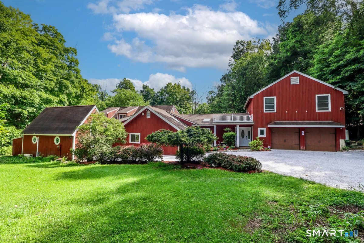 66 Taylor Road Bethel CT 06801 -- 4 bed 4 bath antique home for sale, 3618 sqft on 2.13 acres